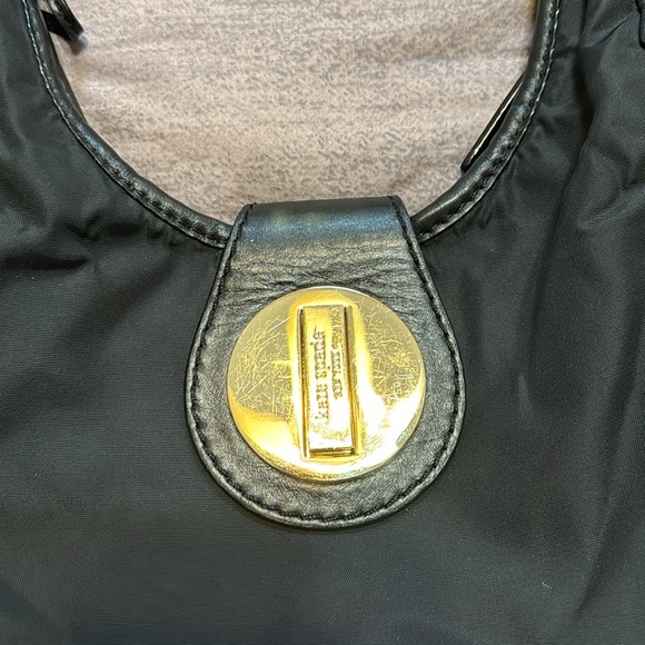 Vintage Kate Spade ♠️ small black shoulder bag. Good used condition. Brass clasp - Picture 7 of 10